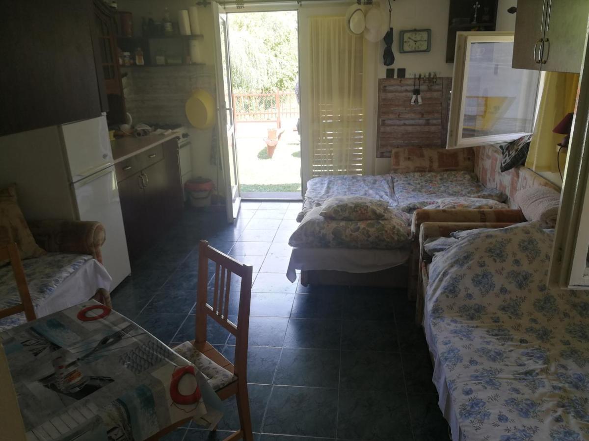 Kuckoz-Lak Hotell Balatonmáriafürdő Exteriör bild