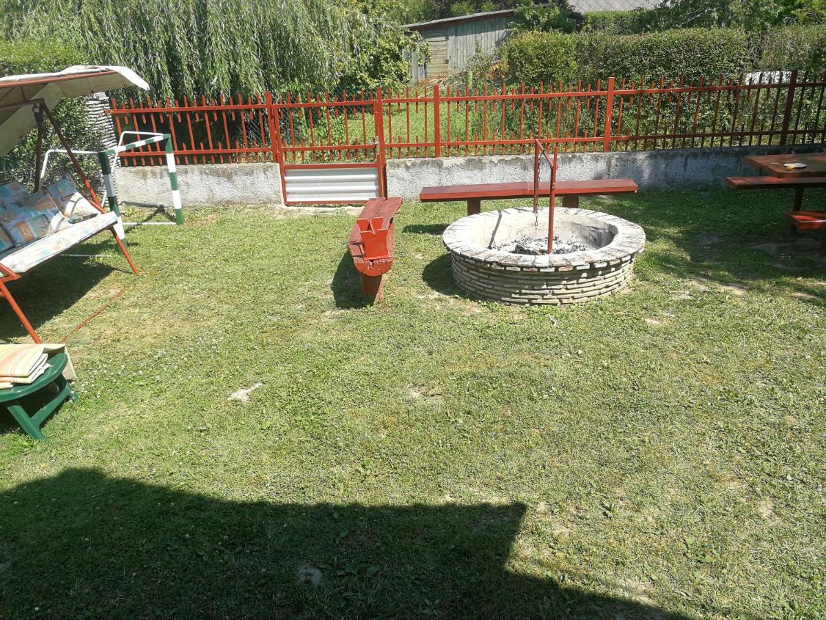 Kuckoz-Lak Hotell Balatonmáriafürdő Exteriör bild